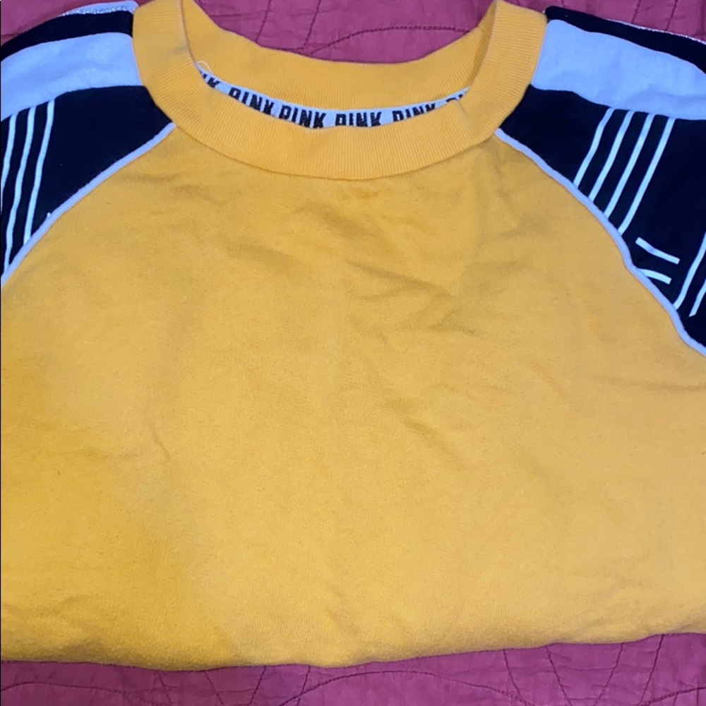 pink crew neck sweatshirt